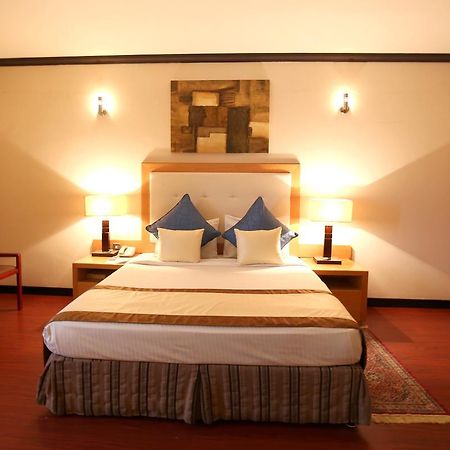 London Crown Hotel Дубай Екстериор снимка