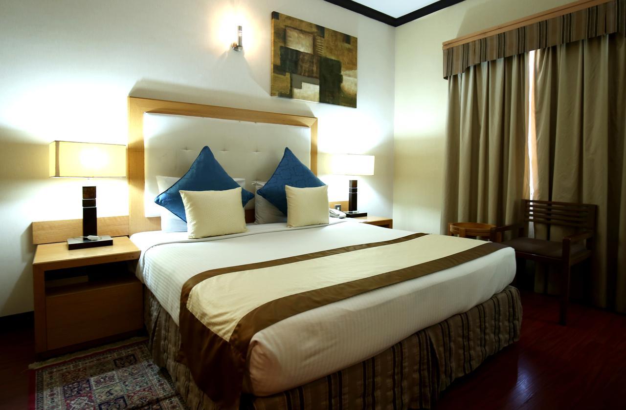 London Crown Hotel Дубай Екстериор снимка