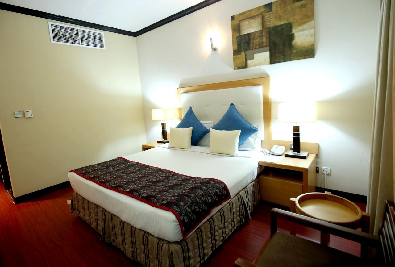 London Crown Hotel Дубай Екстериор снимка