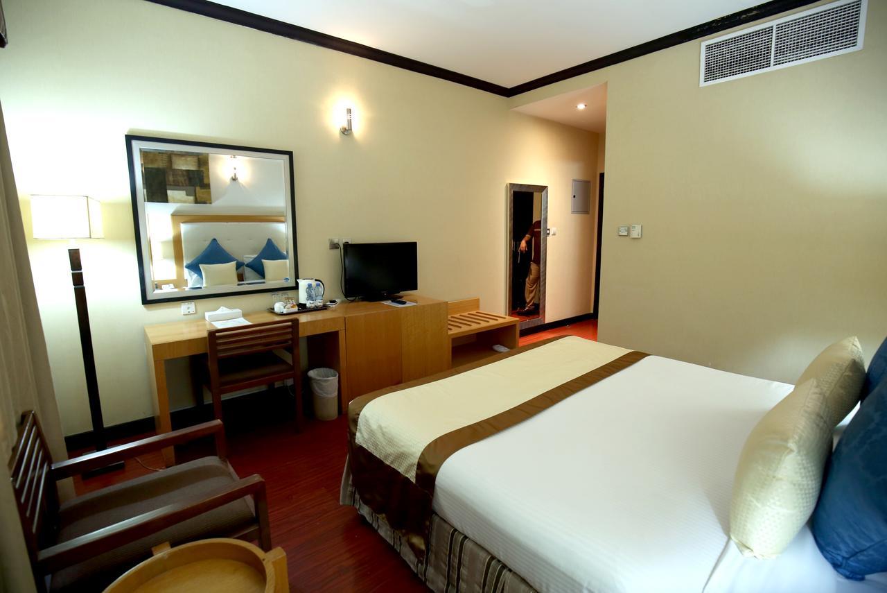 London Crown Hotel Дубай Екстериор снимка