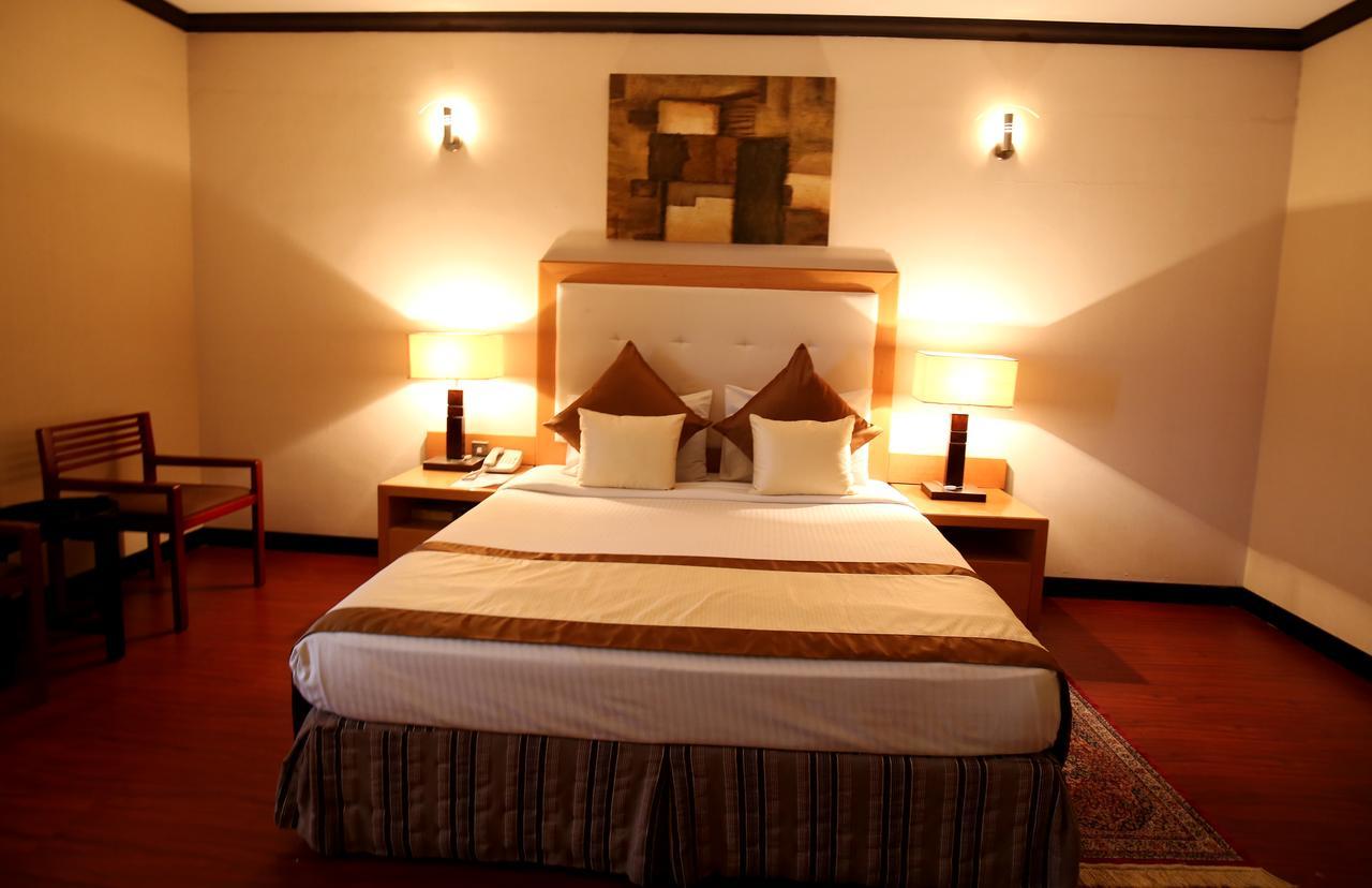 London Crown Hotel Дубай Екстериор снимка