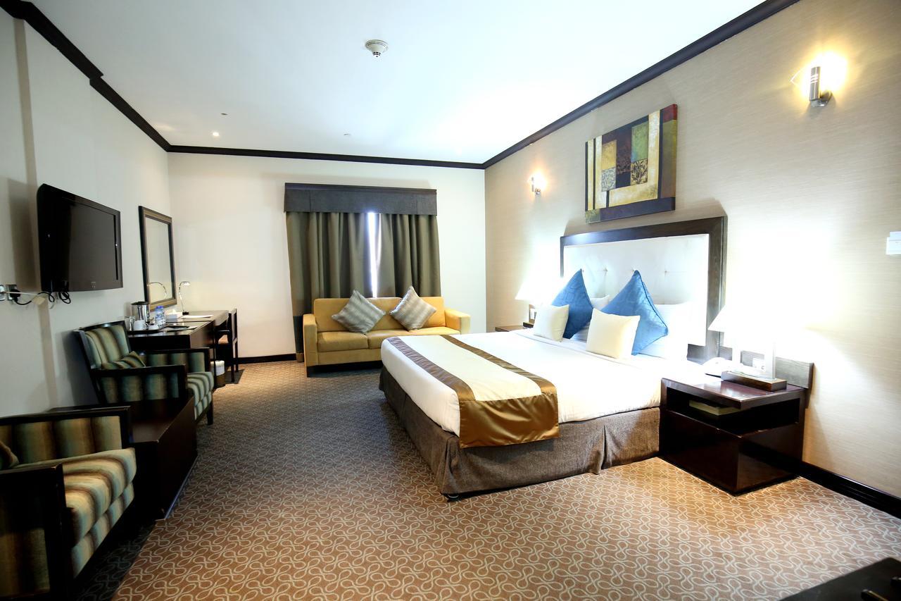 London Crown Hotel Дубай Екстериор снимка