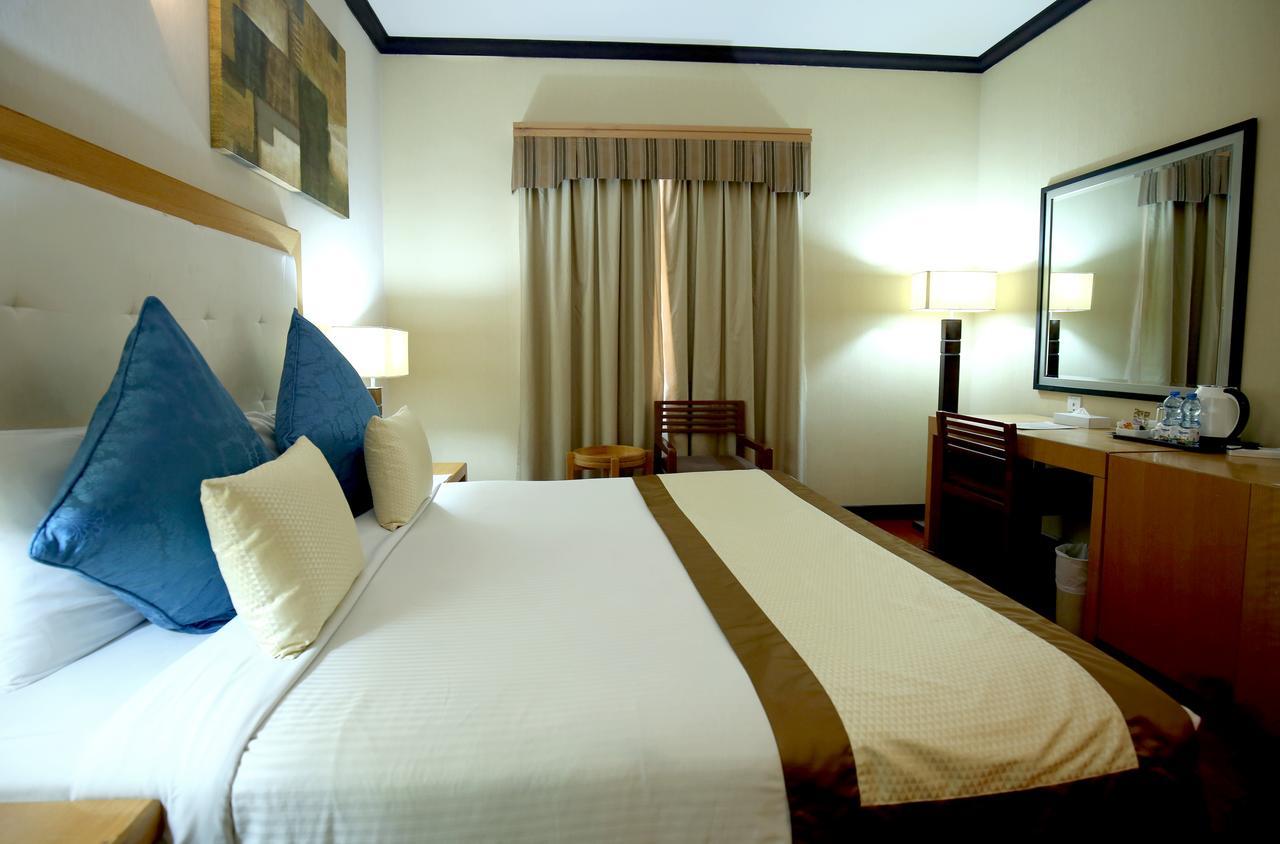London Crown Hotel Дубай Екстериор снимка