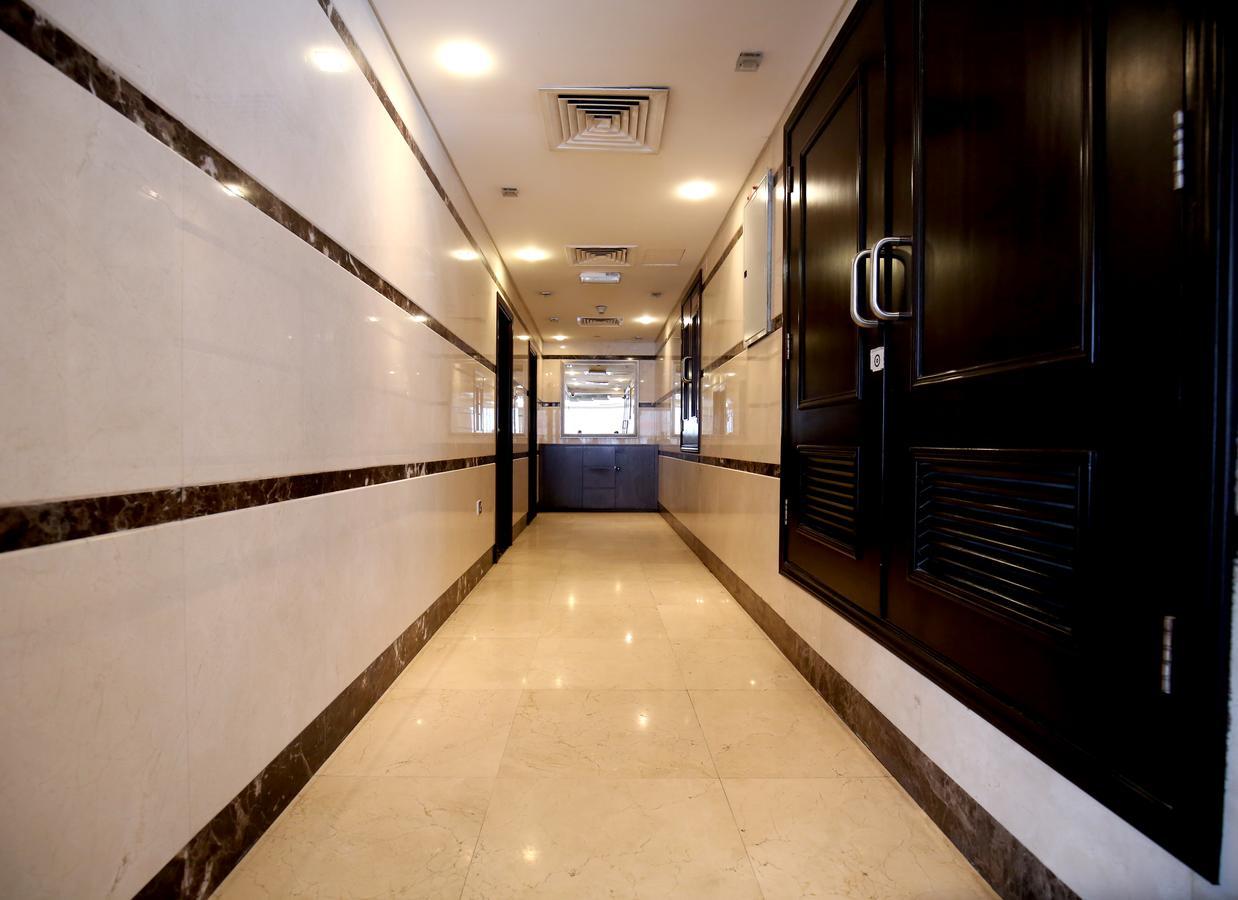 London Crown Hotel Дубай Екстериор снимка