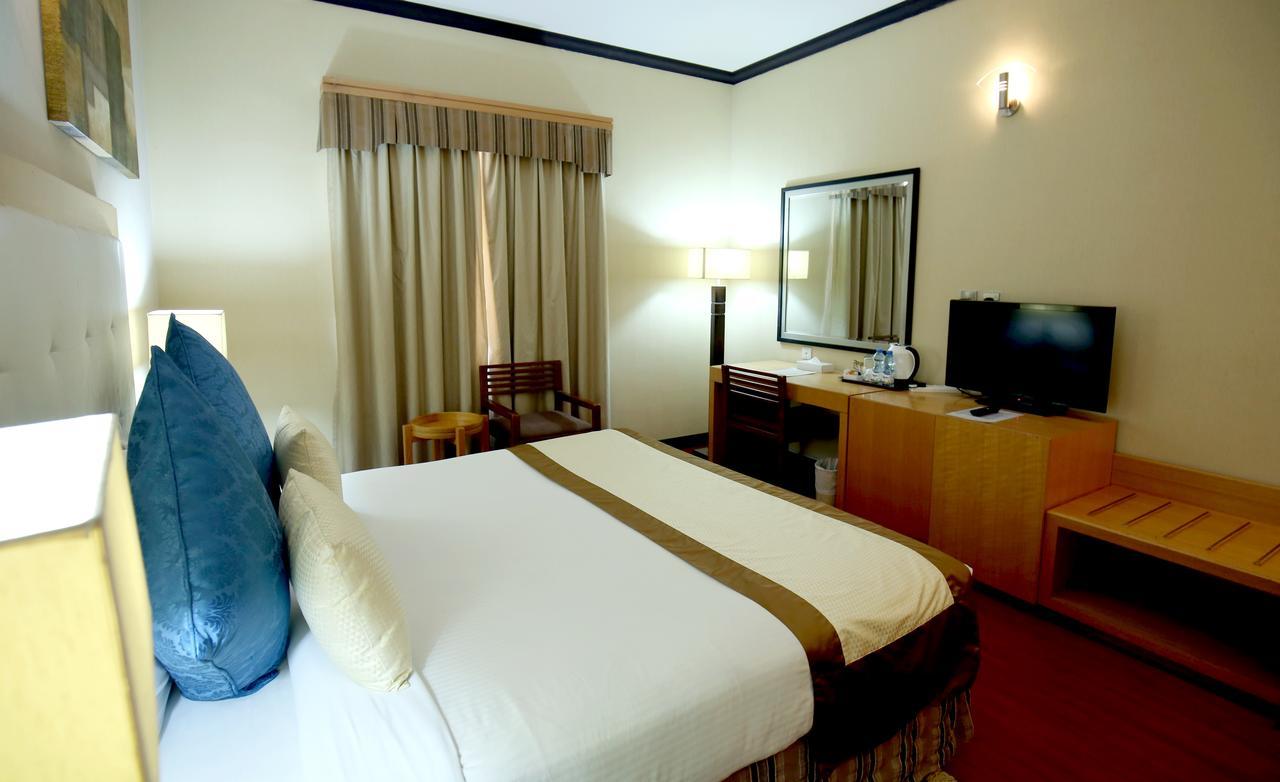 London Crown Hotel Дубай Екстериор снимка