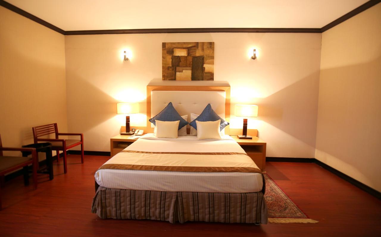London Crown Hotel Дубай Екстериор снимка