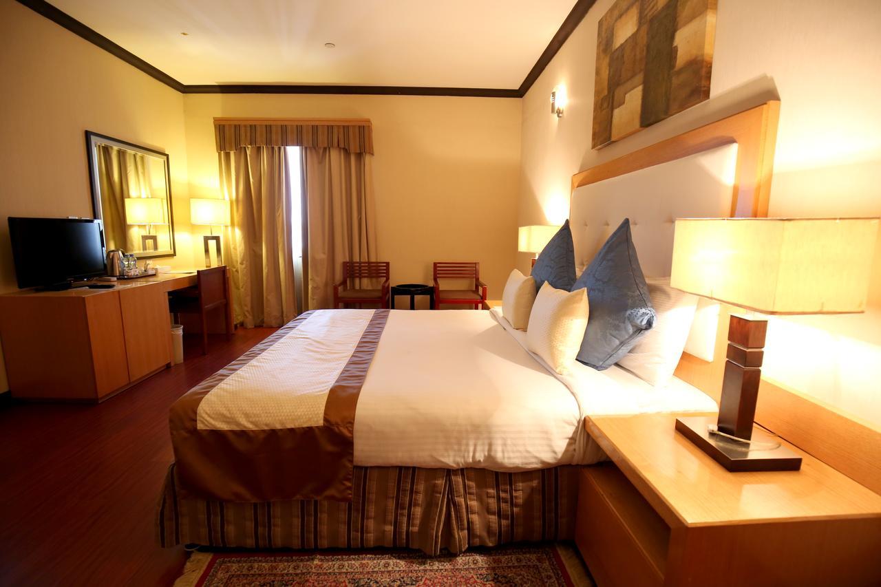 London Crown Hotel Дубай Екстериор снимка