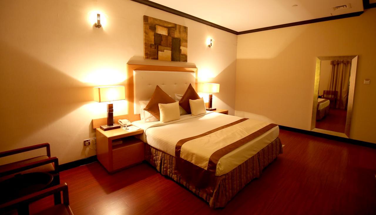 London Crown Hotel Дубай Екстериор снимка