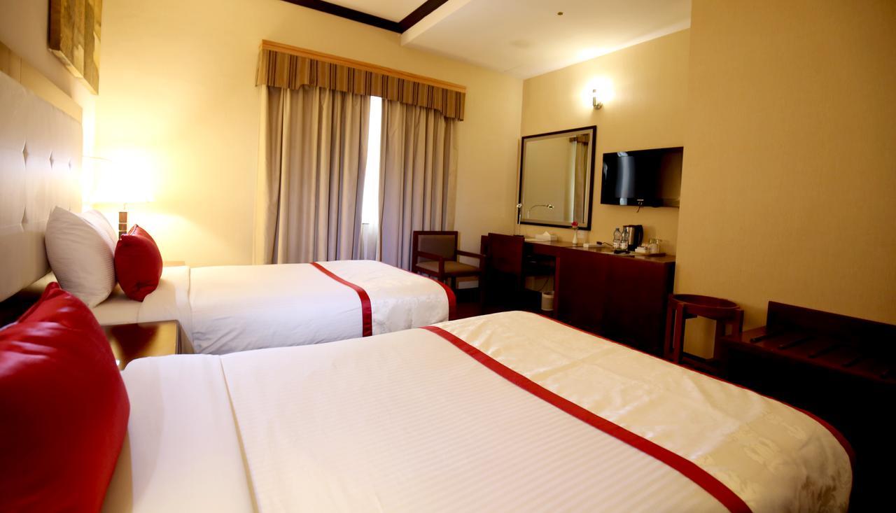 London Crown Hotel Дубай Екстериор снимка
