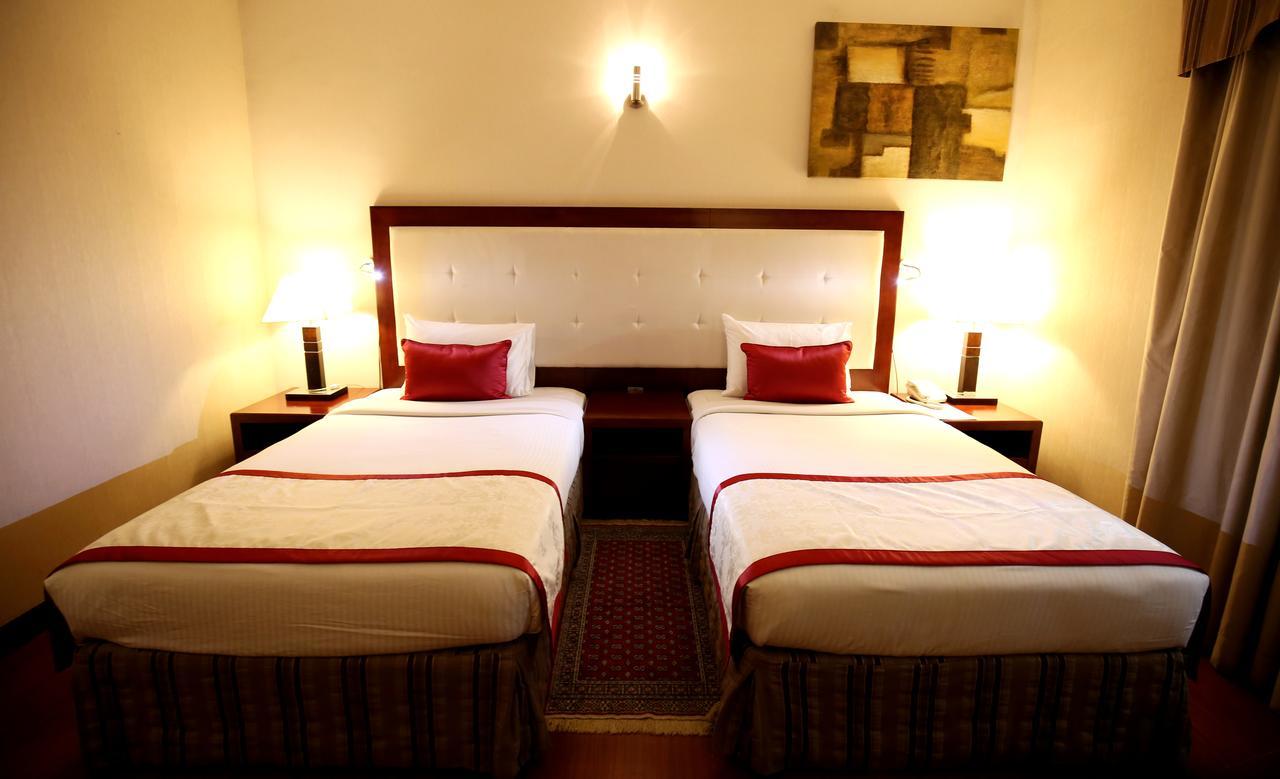 London Crown Hotel Дубай Екстериор снимка